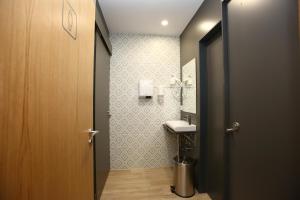 dpaso Urban Hostel的一间浴室
