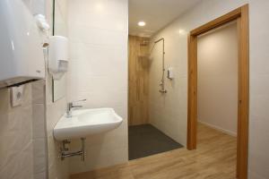 dpaso Urban Hostel的一间浴室