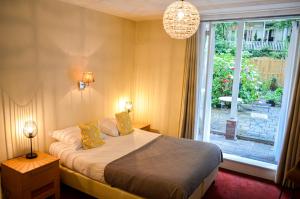 a bedroom with a bed and a large window at Family Hotel Kooyk in Amsterdam +48 photos
