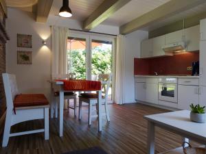 a kitchen and dining room with a table and chairs at Krögerhof in Manhagen