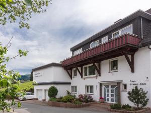a house with a balcony on top of it at Gästehaus Kramer - Emde in Willingen