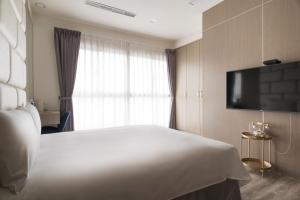 TV a/nebo společenská místnost v ubytování Whoops Hotel