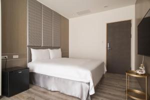 Postel nebo postele na pokoji v ubytování Whoops Hotel