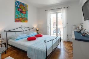 Postel nebo postele na pokoji v ubytování Apartments Jakic