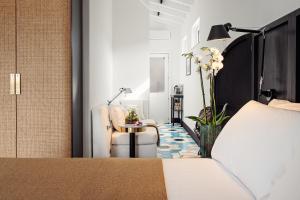 A bed or beds in a room at Magnolia Boutique Rooms