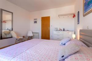 Postel nebo postele na pokoji v ubytování Apartments Jakic