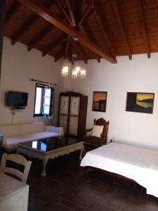 
Ένα ή περισσότερα κρεβάτια σε δωμάτιο στο Traditional Apartments Plagiaki
