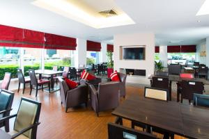 a restaurant with tables and chairs and a television at Holiday Inn Express Leeds City Centre by IHG in Leeds +16 photos