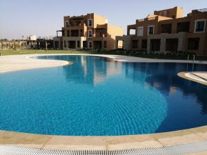 Piscina de la sau aproape de Studio in Byoum by Qaroun lake in Fayoum