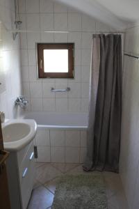 Koupelna v ubytování Casa Botanica + 29 fotografií