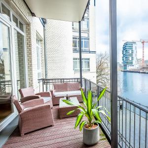 Foto da galeria de Family-friendly Waterfront Loft, 3 Bedrooms, 130 m2 em Berlim