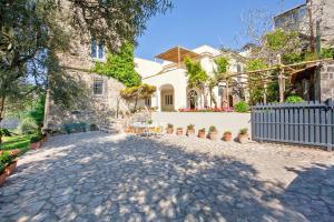 a cobblestone driveway in front of a house at Villa Stella in Massa Lubrense