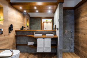 Koupelna v ubytování Hotel Antantie + 25 fotografií