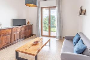 Imagen de la galería de Casa Lilla - Lakeview Large Apartments With Garden Above Stresa, en Stresa