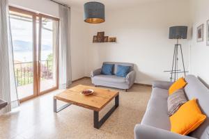 Imagen de la galería de Casa Lilla - Lakeview Large Apartments With Garden Above Stresa, en Stresa