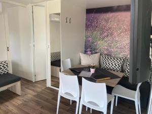 Część wypoczynkowa w obiekcie Victoria Mobilehome in Padova Premium Camping Resort