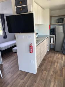 Kuchnia lub aneks kuchenny w obiekcie Victoria Mobilehome in Padova Premium Camping Resort