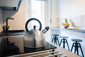 A kitchen or kitchenette at La casa nel borgo