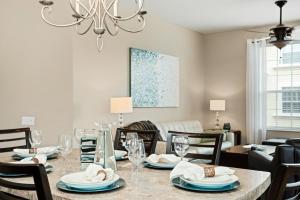 Gallery image of Vista Cay Lakeview Island Breeze Near all theme Parks and Walk to Conventions in Orlando