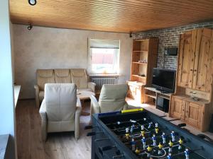 TV a/nebo společenská místnost v ubytování Biker's Base Baddeckenstedt
