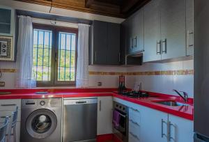 Kuchyňa alebo kuchynka v ubytovaní Casa Rural "Allán frente"