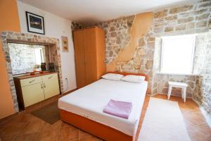 Giường trong phòng chung tại Sea view apartment Umag 1