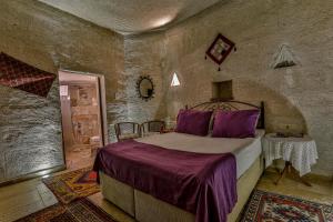 Postel nebo postele na pokoji v ubytování Hidden Cave Hotel