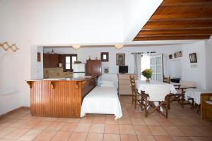 A kitchen or kitchenette at Sunday Summer House