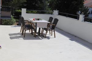 Ein Balkon oder eine Terrasse in der Unterkunft App Sanny with nice terrace
