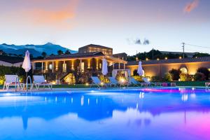 Bazén v ubytování Kepos Etna Relais & Exclusive Spa nebo v jeho okolí