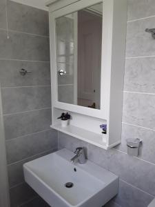 Koupelna v ubytování ANEMOS HOUSE + 13 fotografií