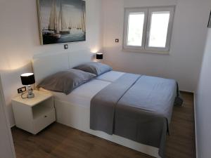 Postel nebo postele na pokoji v ubytování Apartmani Karla
