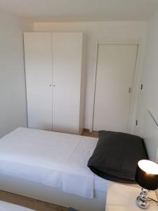 Postel nebo postele na pokoji v ubytování Apartmani Karla