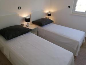 Postel nebo postele na pokoji v ubytování Apartmani Karla