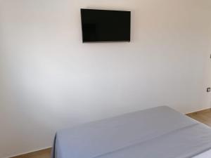 TV a/nebo společenská místnost v ubytování Apartmani Karla