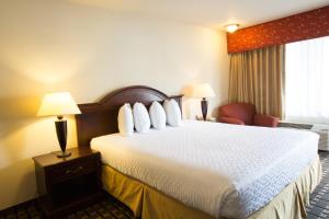 Katil atau katil-katil dalam bilik di Queens Inn Anaheim