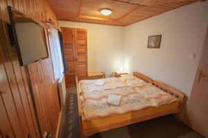 A bed or beds in a room at LEVIAL Rooms