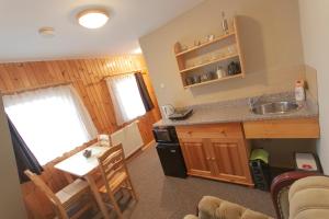 A kitchen or kitchenette at LEVIAL Rooms