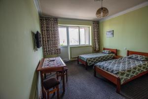 Tempat tidur dalam kamar di Regina Guest House