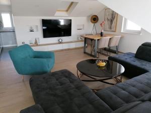 TV a/nebo společenská místnost v ubytování Apartmani Karla
