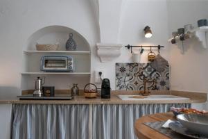 Virtuvė arba virtuvėlė apgyvendinimo įstaigoje La casa di Maclà
