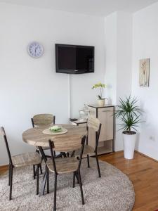 a dining room with a table and chairs at Angellina Apartmani in Sremska Mitrovica