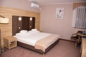 Łóżko lub łóżka w pokoju w obiekcie Hotel Aquarius Restaurant Wellness Spa