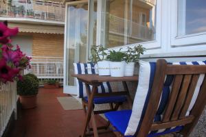 A balcony or terrace at B&B Paradisett