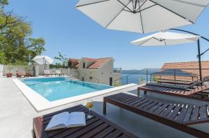 Bazén v ubytování XXL Villa Vista - Heated Pool nebo v jeho okolí