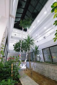 Um jardim em Ifestos Hotel