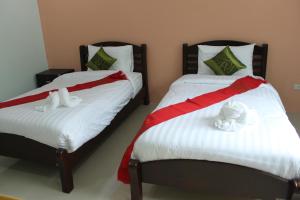 Tempat tidur dalam kamar di Maehaad Guesthouse