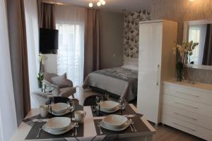 Posteľ alebo postele v izbe v ubytovaní Apartamenty Jagiellońska 23