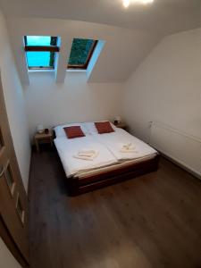 Ліжко або ліжка в номері Hrnčiarska Apartments