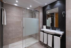 Koupelna v ubytování Hotel Apartamentos Bajondillo